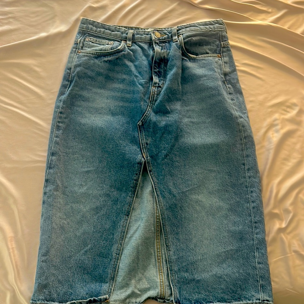 Weekday mid denim skirt size 40